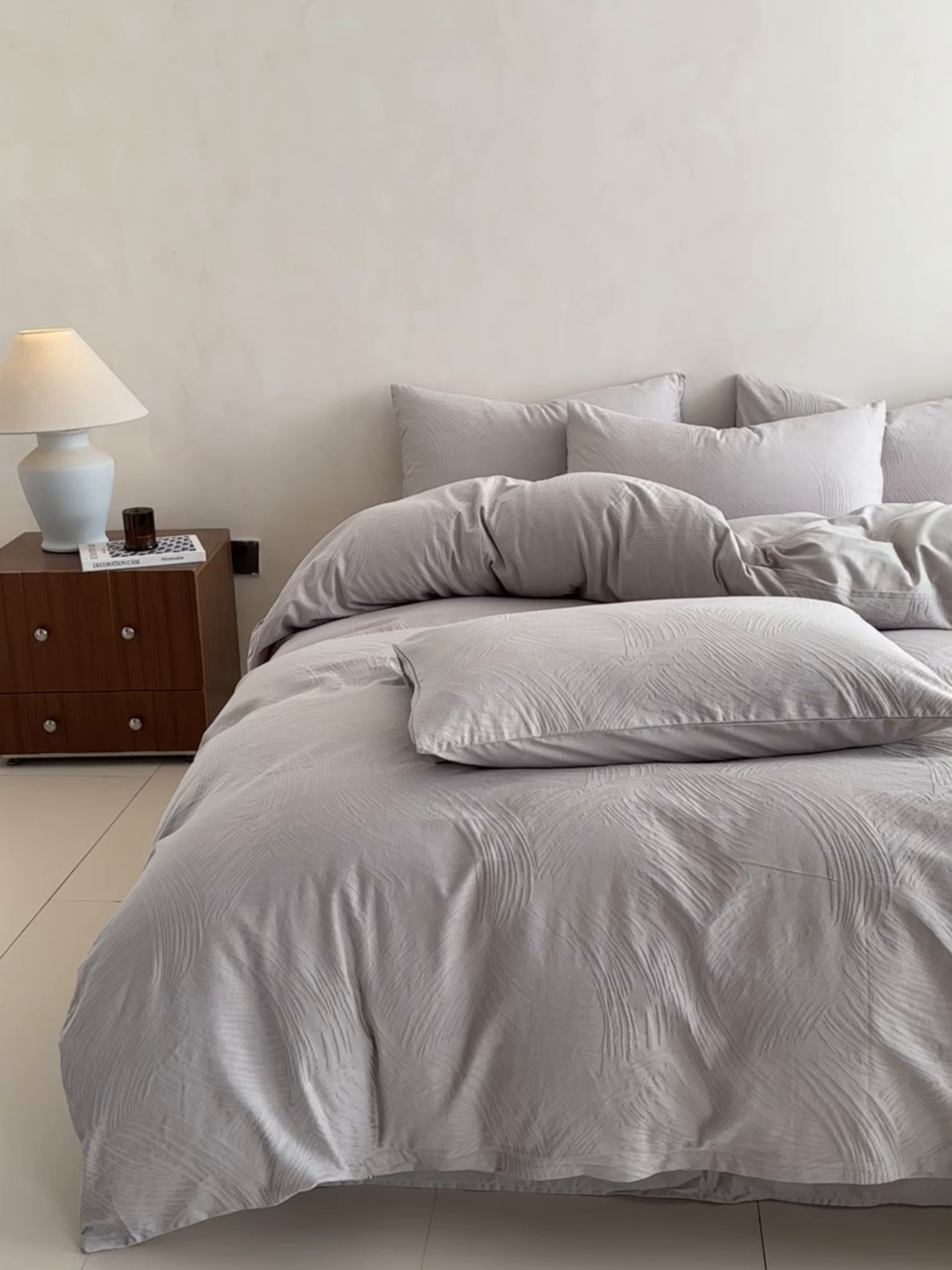 91家纺网 家纺一手货源 找家纺 眠博士 2026新款全棉纯棉水洗立体提花四件套 月岛弥生-灰