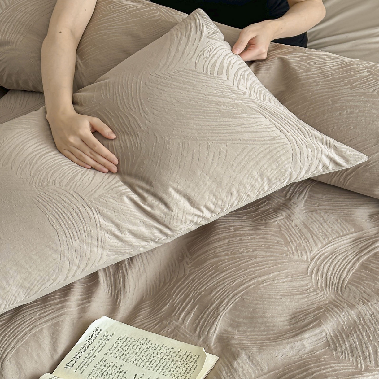 91家纺网 家纺一手货源 找家纺 眠博士 2026新款全棉纯棉水洗立体提花四件套 月岛弥生-杏