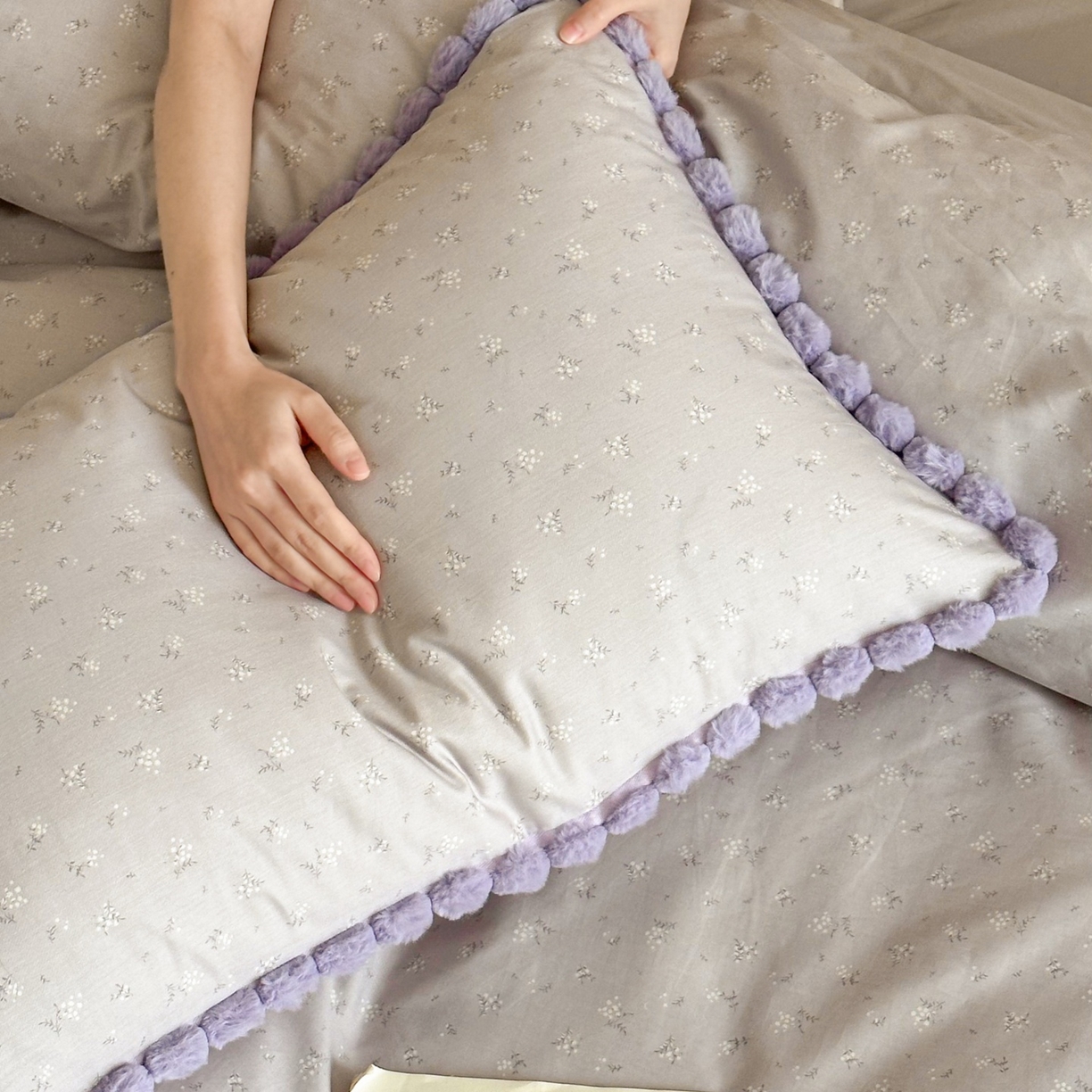 91家纺网 家纺一手货源 找家纺 羚羊语家纺 2026新款全棉毛球款四件套40支纯棉轻奢13372小清新喷气印花四件套被套床单床笠三件套 暮山紫