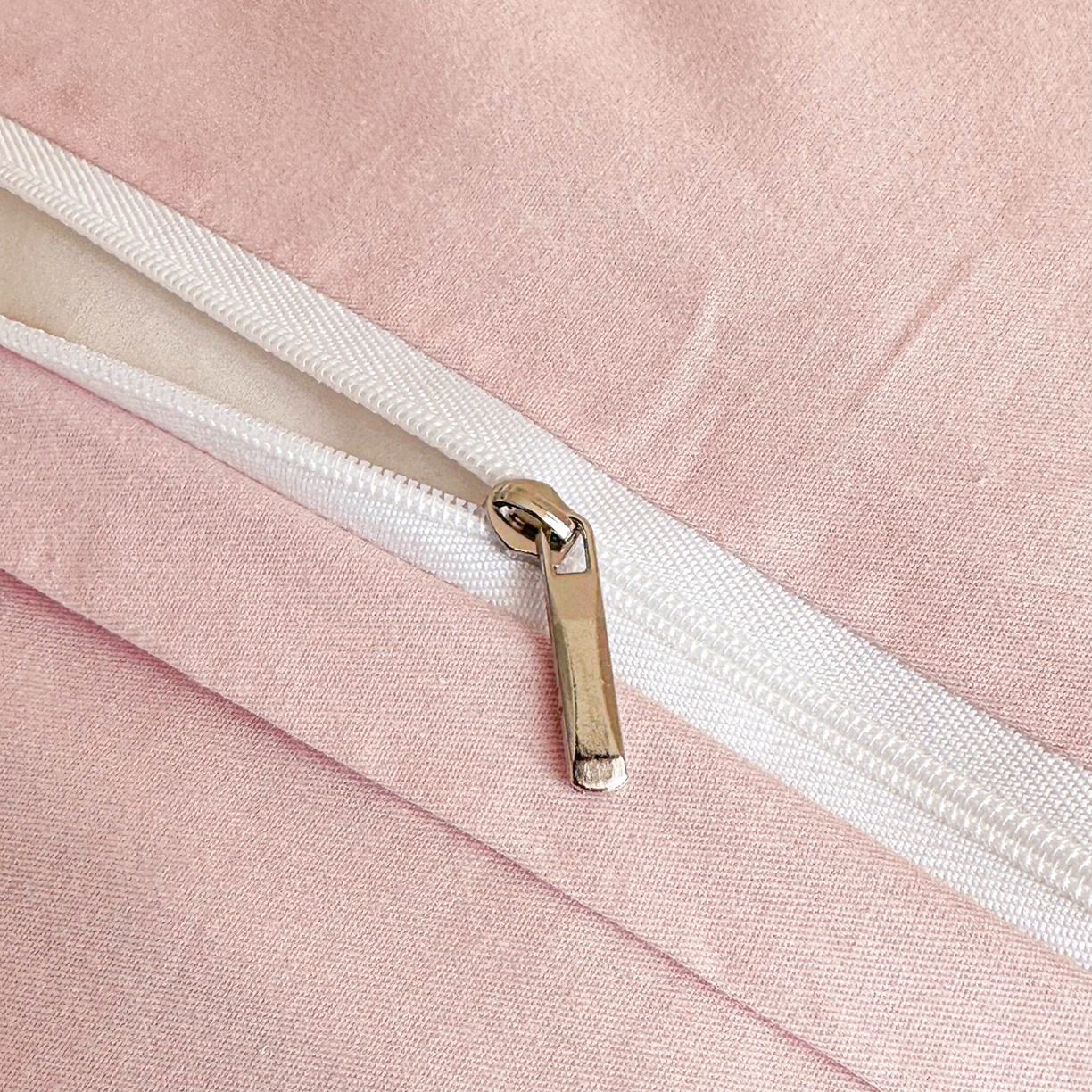 91家纺网 家纺一手货源 找家纺 羚羊语家纺 2026新款全棉毛球款四件套40支纯棉轻奢13372小清新喷气印花四件套被套床单床笠三件套 伊旬粉