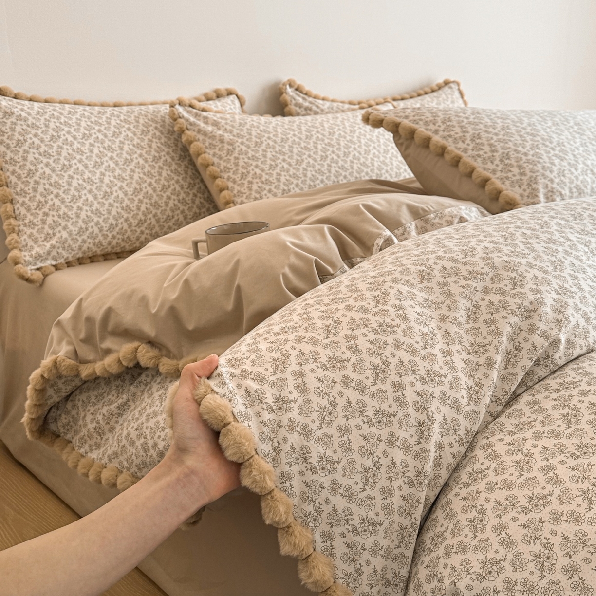 91家纺网 家纺一手货源 找家纺 羚羊语家纺 2026新款全棉毛球款四件套40支纯棉轻奢13372小清新喷气印花四件套被套床单床笠三件套 月光纱