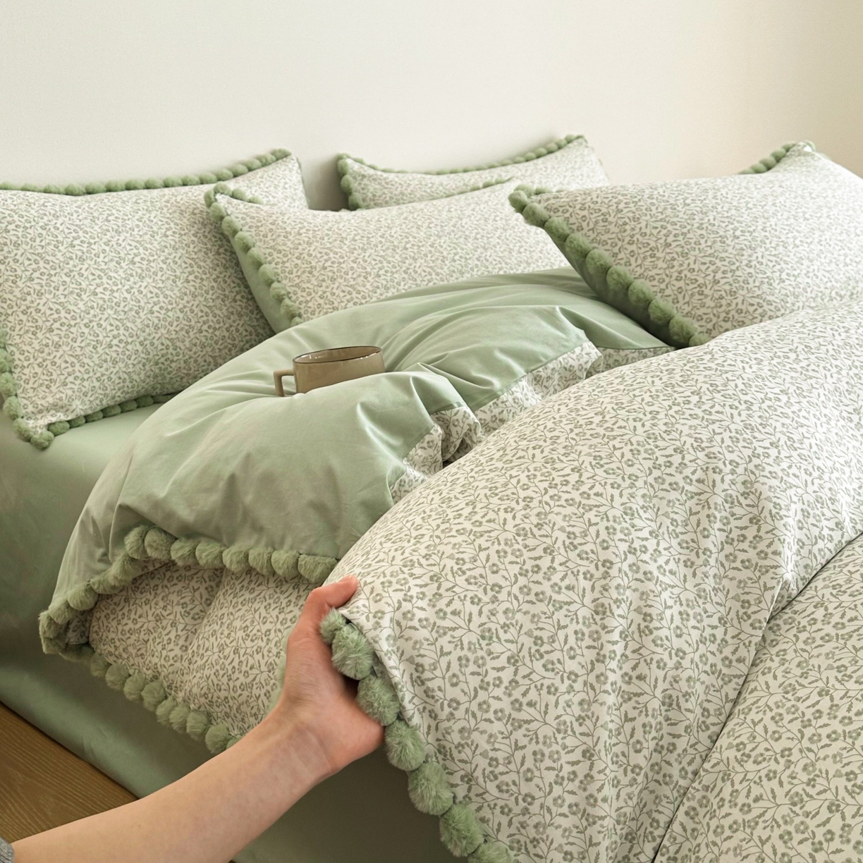 91家纺网 家纺一手货源 找家纺 羚羊语家纺 2026新款全棉毛球款四件套40支纯棉轻奢13372小清新喷气印花四件套被套床单床笠三件套 知春绿