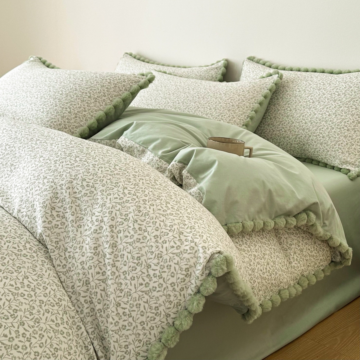 91家纺网 家纺一手货源 找家纺 羚羊语家纺 2026新款全棉毛球款四件套40支纯棉轻奢13372小清新喷气印花四件套被套床单床笠三件套 知春绿