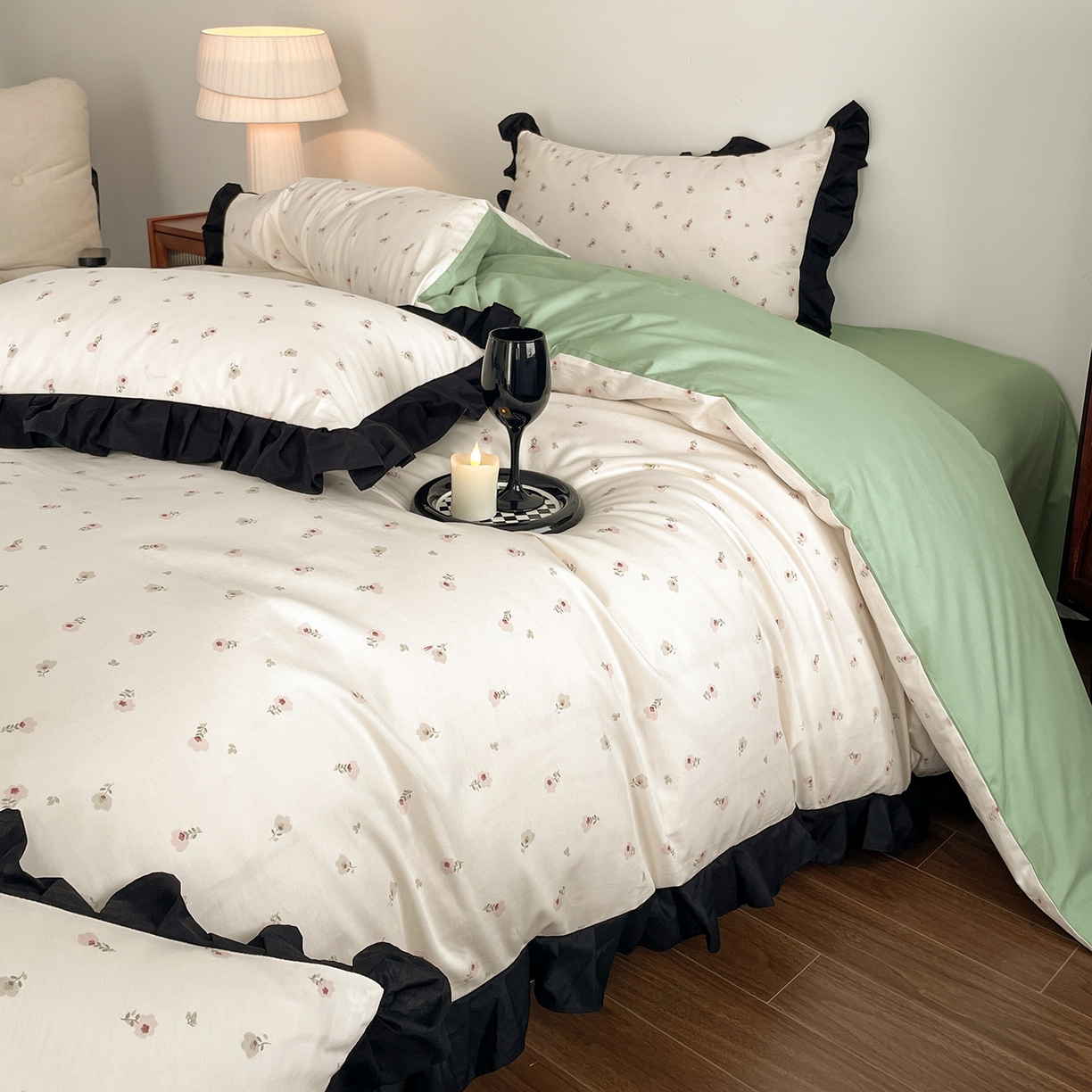 91家纺网 家纺一手货源 找家纺 羚羊语家纺 2026新款全棉法式赫本风花边四件套40支纯棉轻法式13372小清新喷气印花四件套被套床单床笠三件套 采薇南山