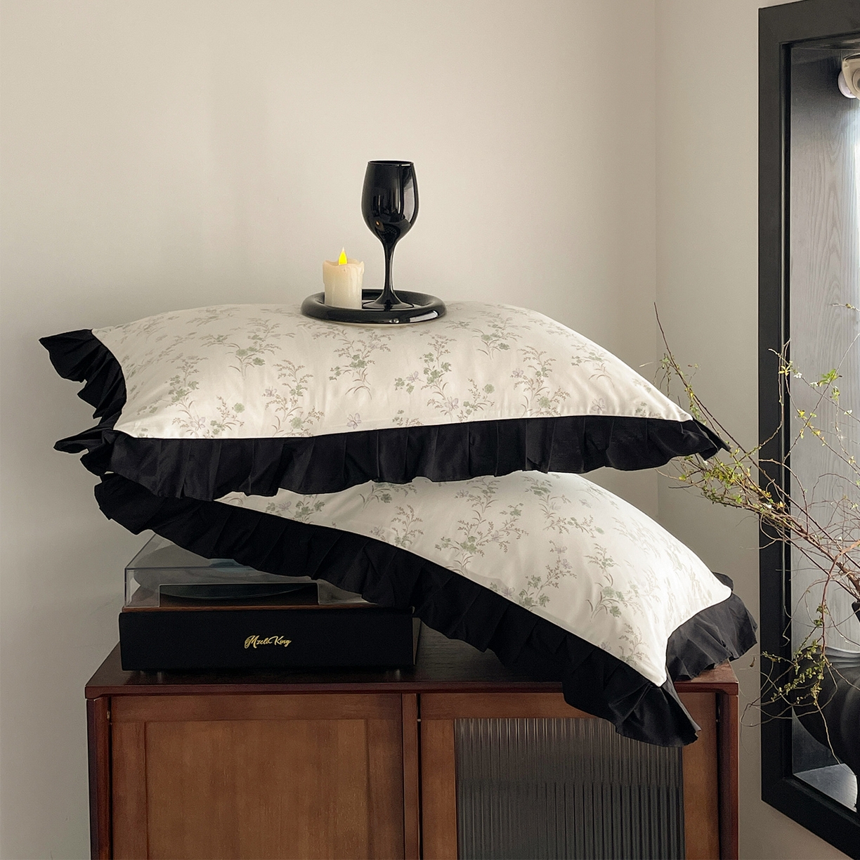 91家纺网 家纺一手货源 找家纺 羚羊语家纺 2026新款全棉法式赫本风花边四件套40支纯棉轻法式13372小清新喷气印花四件套被套床单床笠三件套 柔蓝一水