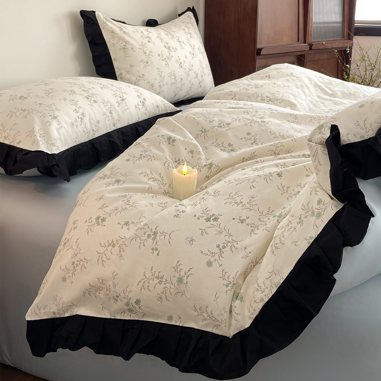 91家纺网 家纺一手货源 找家纺 羚羊语家纺 2026新款全棉法式赫本风花边四件套40支纯棉轻法式13372小清新喷气印花四件套被套床单床笠三件套 柔蓝一水