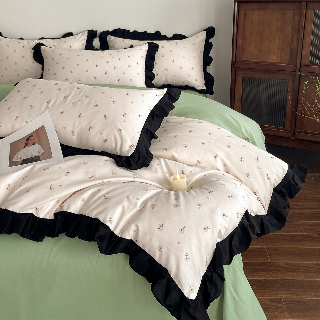 91家纺网 家纺一手货源 找家纺 羚羊语家纺 2026新款全棉法式赫本风花边四件套40支纯棉轻法式13372小清新喷气印花四件套被套床单床笠三件套 采薇南山