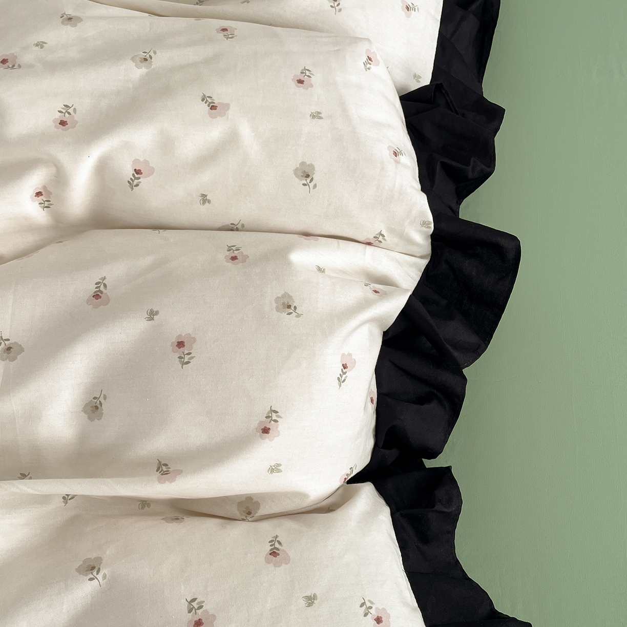 91家纺网 家纺一手货源 找家纺 羚羊语家纺 2026新款全棉法式赫本风花边四件套40支纯棉轻法式13372小清新喷气印花四件套被套床单床笠三件套 采薇南山