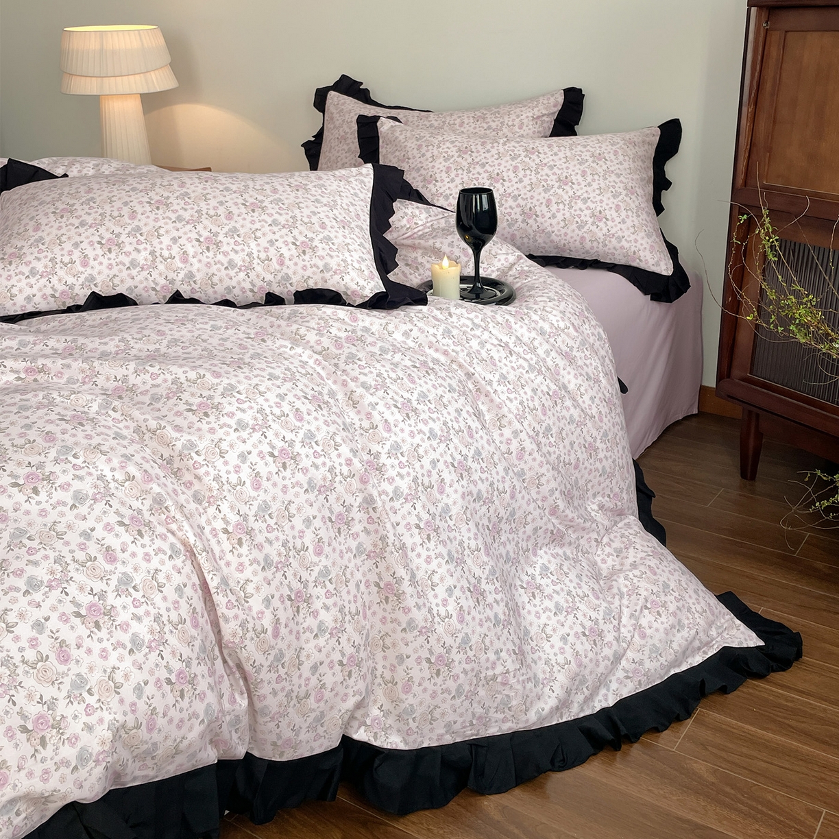 91家纺网 家纺一手货源 找家纺 羚羊语家纺 2026新款全棉法式赫本风花边四件套40支纯棉轻法式13372小清新喷气印花四件套被套床单床笠三件套 绀雾纱