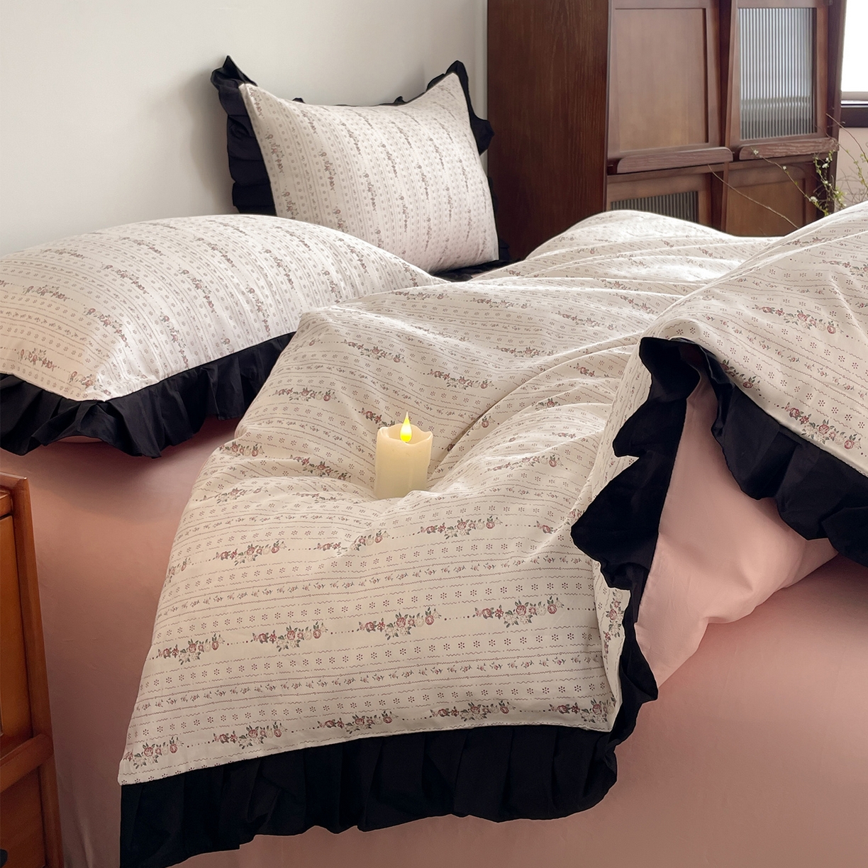 91家纺网 家纺一手货源 找家纺 羚羊语家纺 2026新款全棉法式赫本风花边四件套40支纯棉轻法式13372小清新喷气印花四件套被套床单床笠三件套 第七重梦