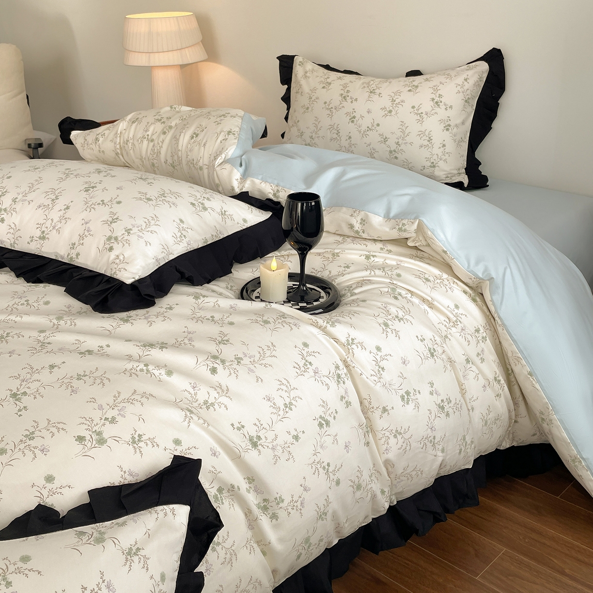 91家纺网 家纺一手货源 找家纺 羚羊语家纺 2026新款全棉法式赫本风花边四件套40支纯棉轻法式13372小清新喷气印花四件套被套床单床笠三件套 柔蓝一水