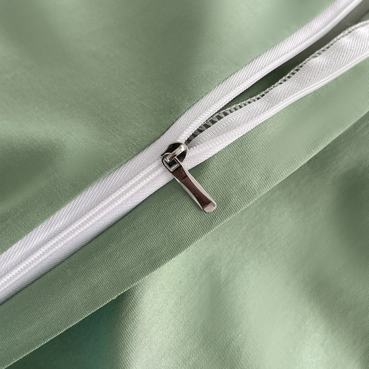 91家纺网 家纺一手货源 找家纺 羚羊语家纺 2026新款全棉法式赫本风花边四件套40支纯棉轻法式13372小清新喷气印花四件套被套床单床笠三件套 青禾枕梦