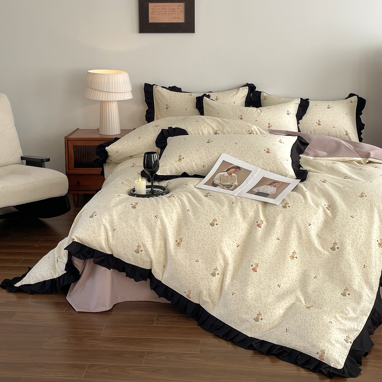 91家纺网 家纺一手货源 找家纺 羚羊语家纺 2026新款全棉法式赫本风花边四件套40支纯棉轻法式13372小清新喷气印花四件套被套床单床笠三件套 甜憩间