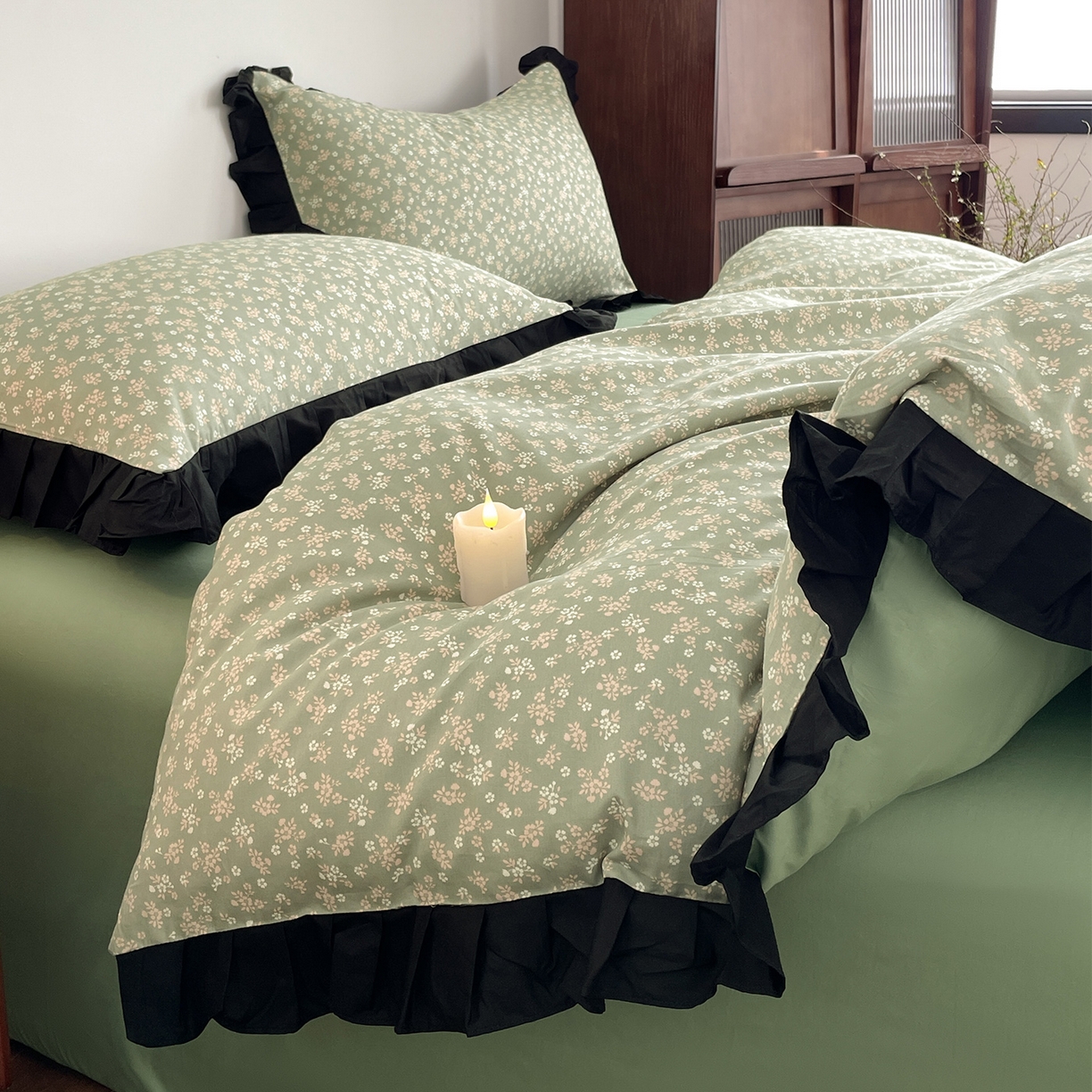 91家纺网 家纺一手货源 找家纺 羚羊语家纺 2026新款全棉法式赫本风花边四件套40支纯棉轻法式13372小清新喷气印花四件套被套床单床笠三件套 青禾枕梦