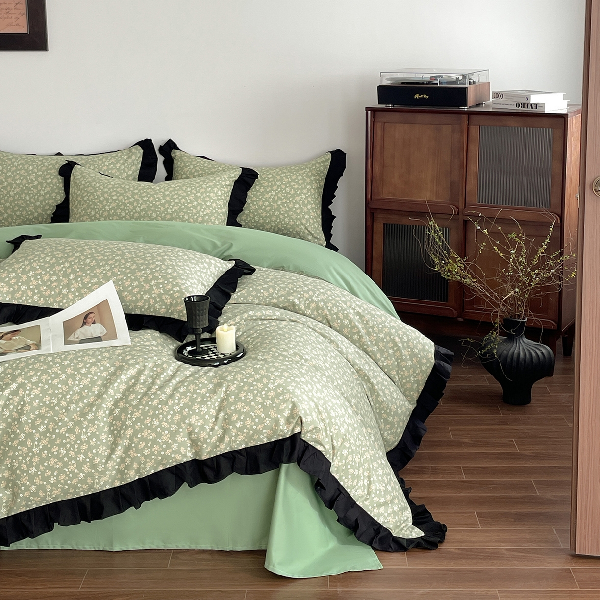 91家纺网 家纺一手货源 找家纺 羚羊语家纺 2026新款全棉法式赫本风花边四件套40支纯棉轻法式13372小清新喷气印花四件套被套床单床笠三件套 青禾枕梦