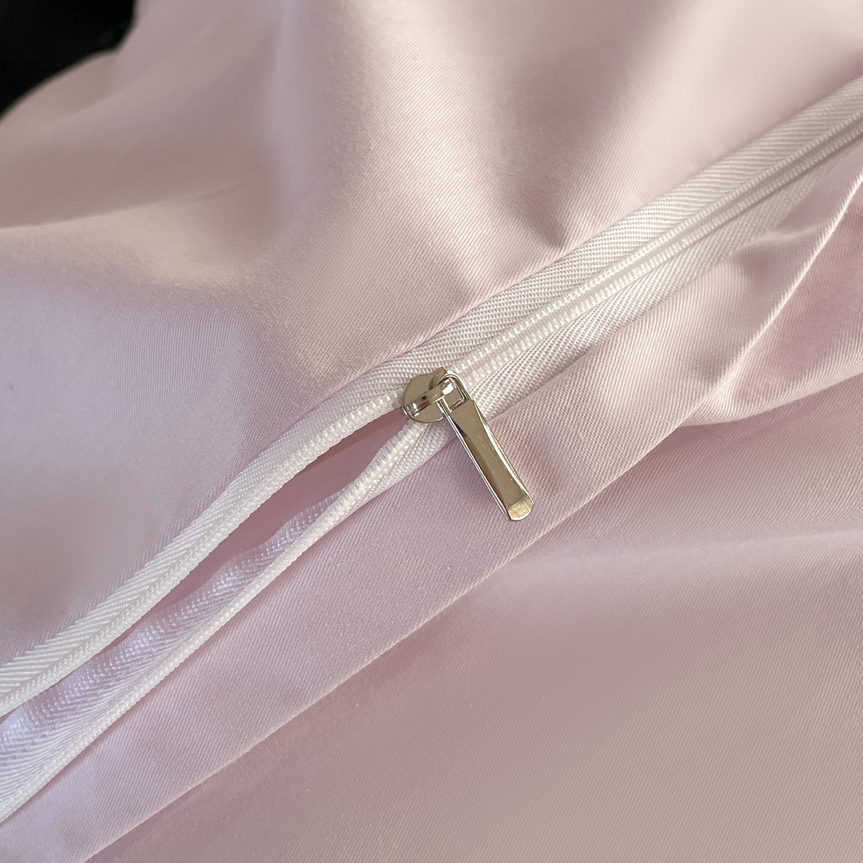 91家纺网 家纺一手货源 找家纺 羚羊语家纺 2026新款全棉法式赫本风花边四件套40支纯棉轻法式13372小清新喷气印花四件套被套床单床笠三件套 绀雾纱