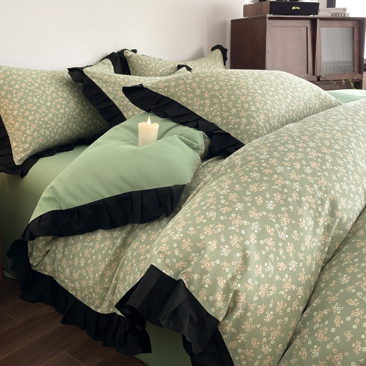 91家纺网 家纺一手货源 找家纺 羚羊语家纺 2026新款全棉法式赫本风花边四件套40支纯棉轻法式13372小清新喷气印花四件套被套床单床笠三件套 青禾枕梦