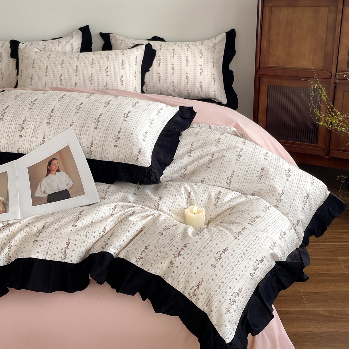 91家纺网 家纺一手货源 找家纺 羚羊语家纺 2026新款全棉法式赫本风花边四件套40支纯棉轻法式13372小清新喷气印花四件套被套床单床笠三件套 第七重梦