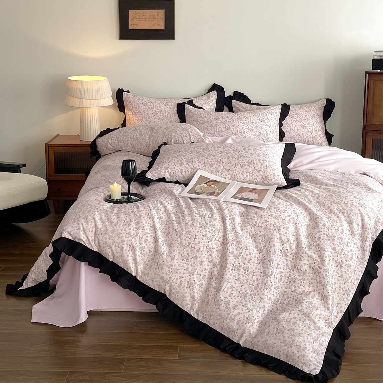 91家纺网 家纺一手货源 找家纺 羚羊语家纺 2026新款全棉法式赫本风花边四件套40支纯棉轻法式13372小清新喷气印花四件套被套床单床笠三件套 绀雾纱