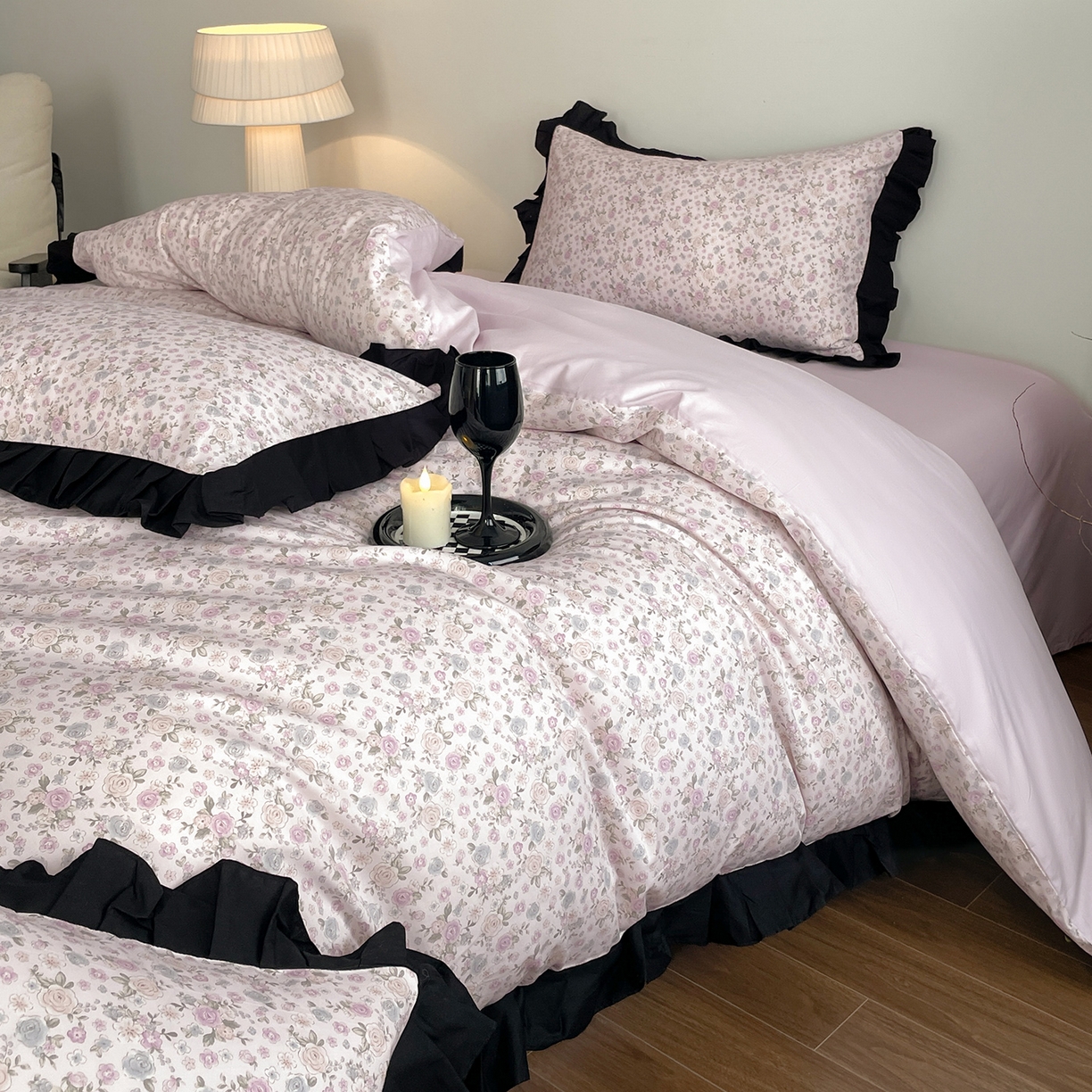 91家纺网 家纺一手货源 找家纺 羚羊语家纺 2026新款全棉法式赫本风花边四件套40支纯棉轻法式13372小清新喷气印花四件套被套床单床笠三件套 绀雾纱