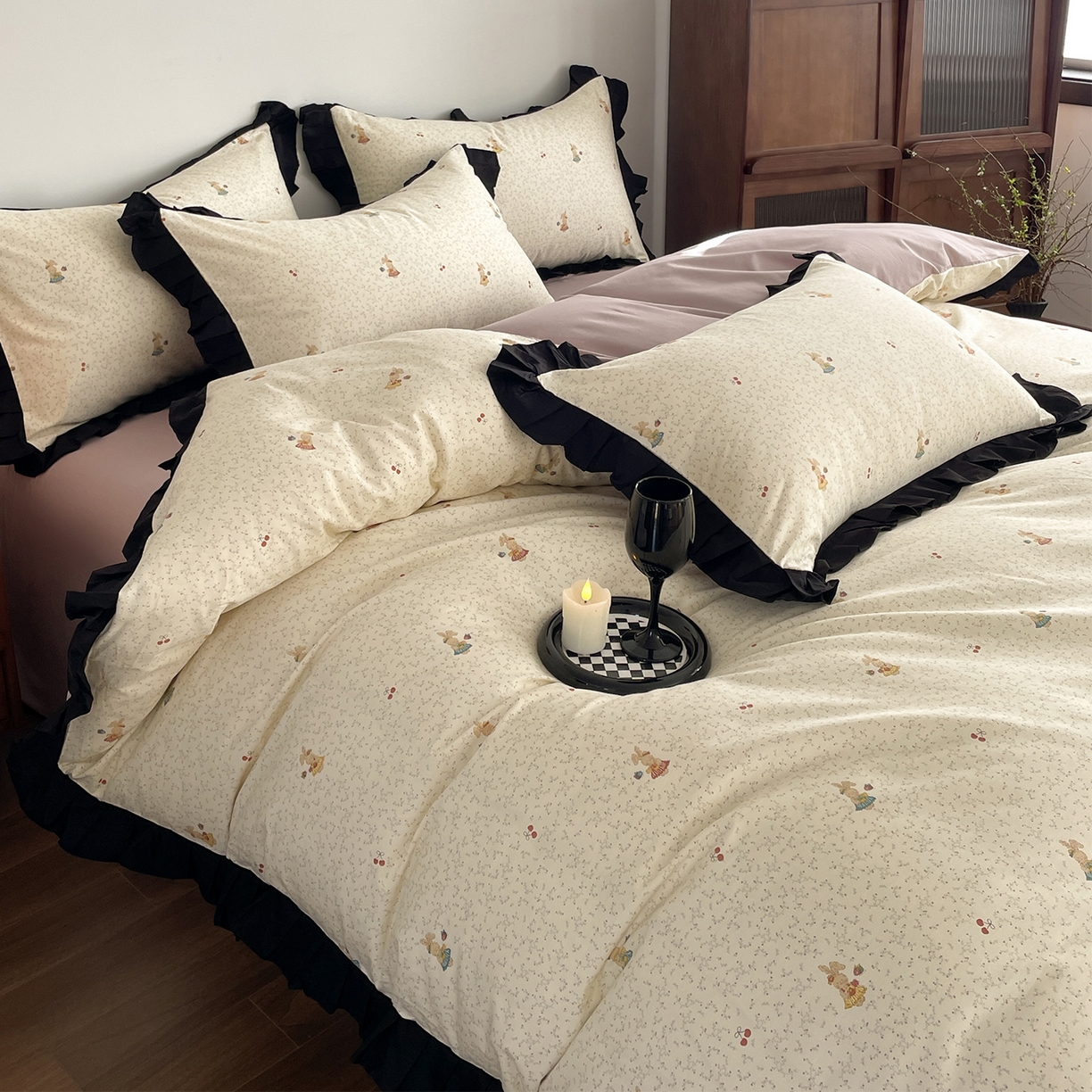 91家纺网 家纺一手货源 找家纺 羚羊语家纺 2026新款全棉法式赫本风花边四件套40支纯棉轻法式13372小清新喷气印花四件套被套床单床笠三件套 甜憩间