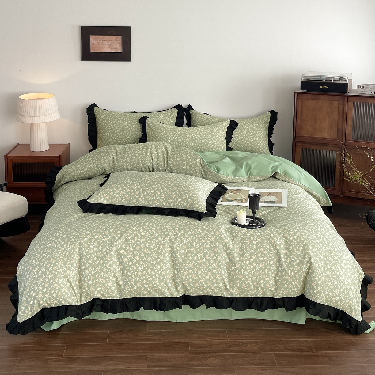 91家纺网 家纺一手货源 找家纺 羚羊语家纺 2026新款全棉法式赫本风花边四件套40支纯棉轻法式13372小清新喷气印花四件套被套床单床笠三件套 青禾枕梦