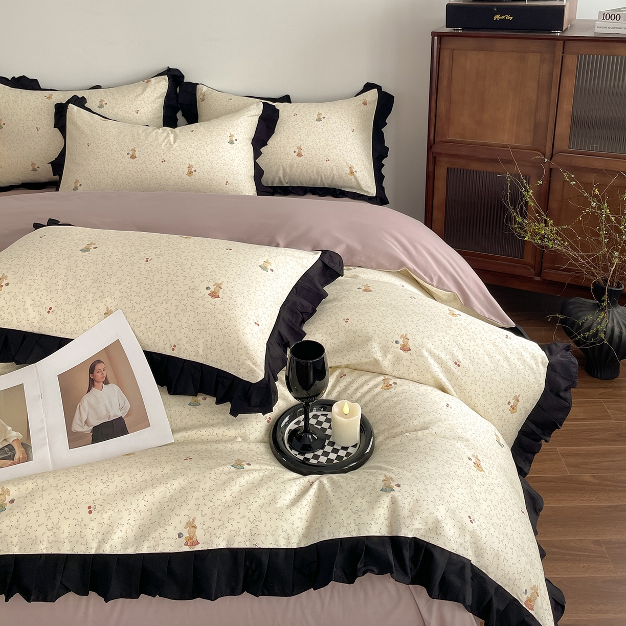 91家纺网 家纺一手货源 找家纺 羚羊语家纺 2026新款全棉法式赫本风花边四件套40支纯棉轻法式13372小清新喷气印花四件套被套床单床笠三件套 甜憩间