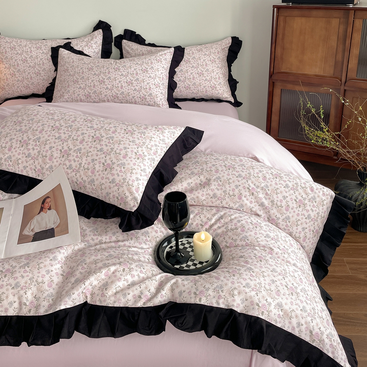 91家纺网 家纺一手货源 找家纺 羚羊语家纺 2026新款全棉法式赫本风花边四件套40支纯棉轻法式13372小清新喷气印花四件套被套床单床笠三件套 绀雾纱