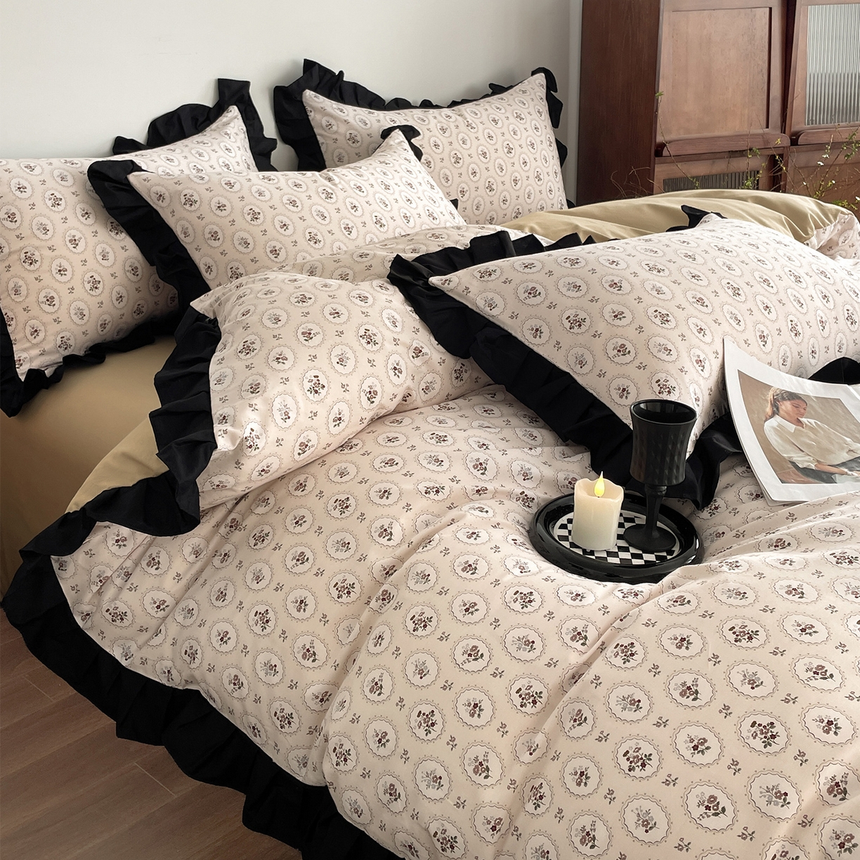 91家纺网 家纺一手货源 找家纺 羚羊语家纺 2026新款全棉法式赫本风花边四件套40支纯棉轻法式13372小清新喷气印花四件套被套床单床笠三件套 时光花礼