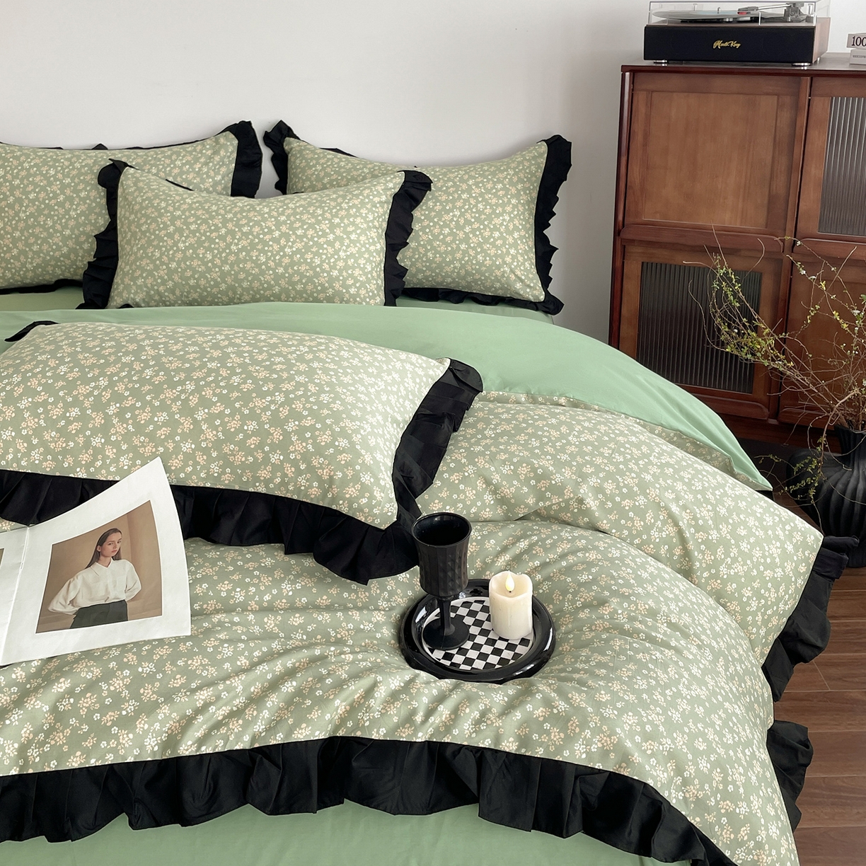 91家纺网 家纺一手货源 找家纺 羚羊语家纺 2026新款全棉法式赫本风花边四件套40支纯棉轻法式13372小清新喷气印花四件套被套床单床笠三件套 青禾枕梦