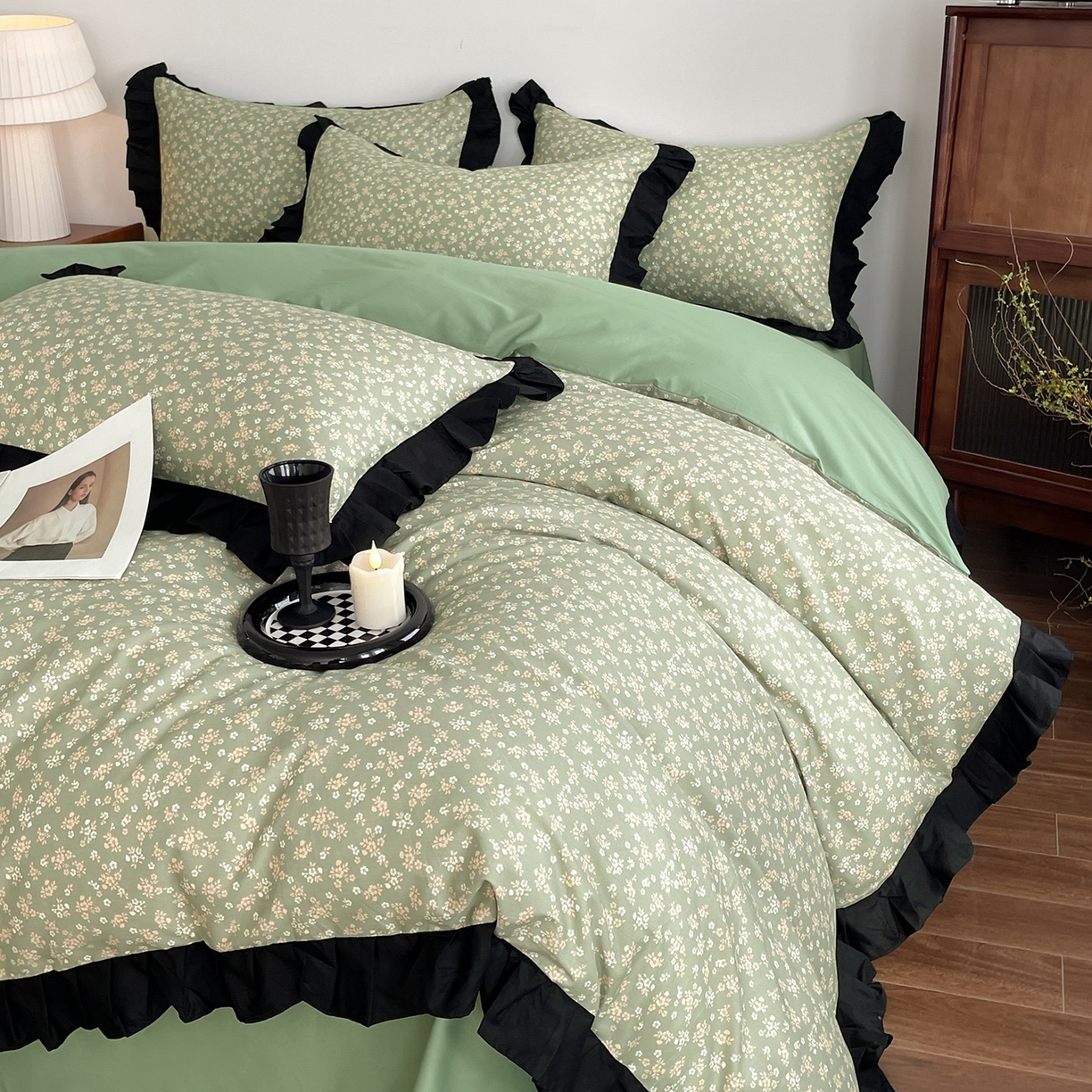 91家纺网 家纺一手货源 找家纺 羚羊语家纺 2026新款全棉法式赫本风花边四件套40支纯棉轻法式13372小清新喷气印花四件套被套床单床笠三件套 青禾枕梦