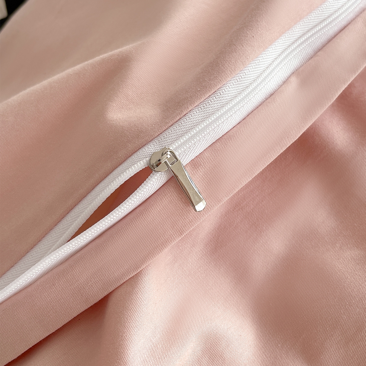 91家纺网 家纺一手货源 找家纺 羚羊语家纺 2026新款全棉法式赫本风花边四件套40支纯棉轻法式13372小清新喷气印花四件套被套床单床笠三件套 第七重梦