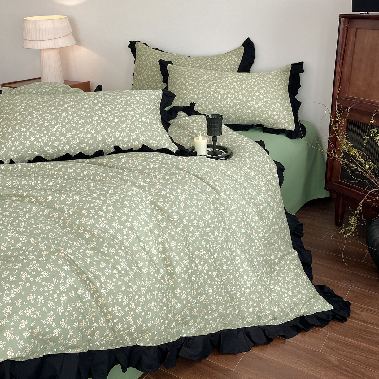 91家纺网 家纺一手货源 找家纺 羚羊语家纺 2026新款全棉法式赫本风花边四件套40支纯棉轻法式13372小清新喷气印花四件套被套床单床笠三件套 青禾枕梦