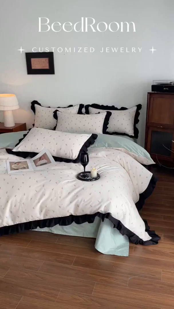 91家纺网 家纺一手货源 找家纺 羚羊语家纺 2026新款全棉法式赫本风花边四件套40支纯棉轻法式13372小清新喷气印花四件套被套床单床笠三件套 采薇南山