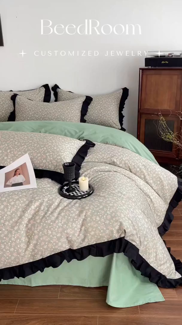 91家纺网 家纺一手货源 找家纺 羚羊语家纺 2026新款全棉法式赫本风花边四件套40支纯棉轻法式13372小清新喷气印花四件套被套床单床笠三件套 青禾枕梦