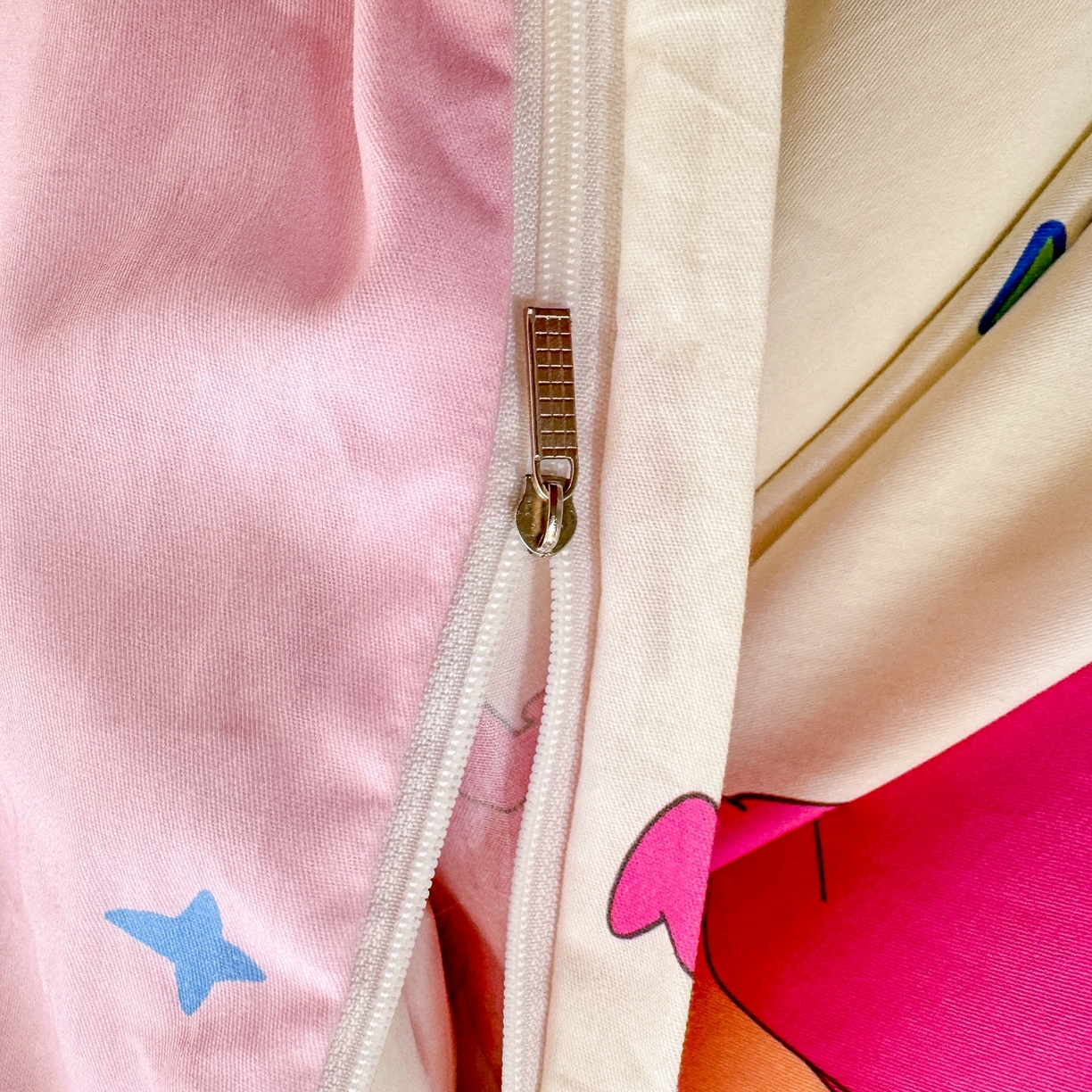 91家纺网 家纺一手货源 找家纺 博雅 2026新款蜡笔小新纯棉全棉四件套 小版-恐龙蜡笔小新