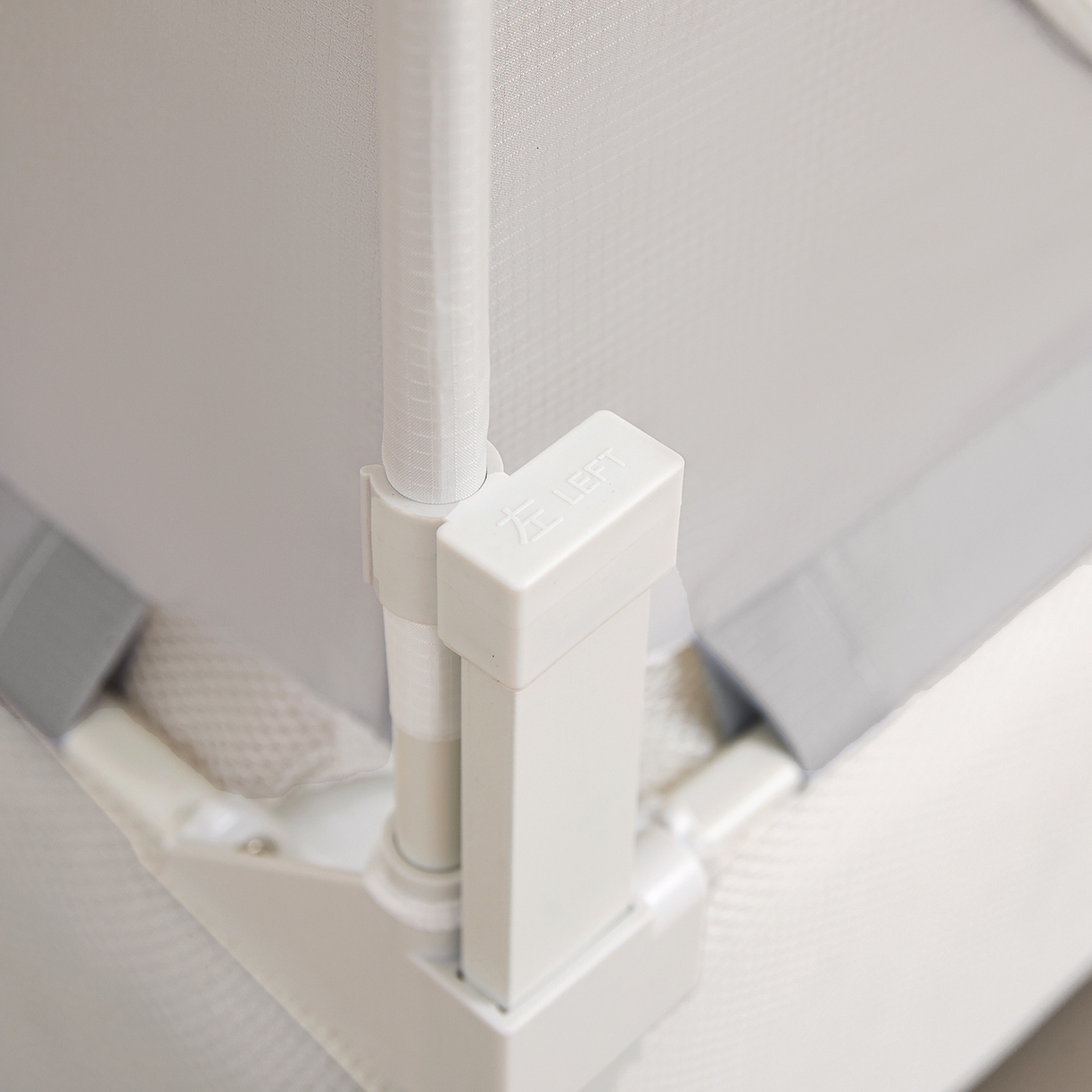 91家纺网 家纺一手货源 找家纺 海虹蚊帐 2026新款2601外穿杆三开U型门一体防尘顶加密纱回底床笠款防摔蚊帐 幸运灰