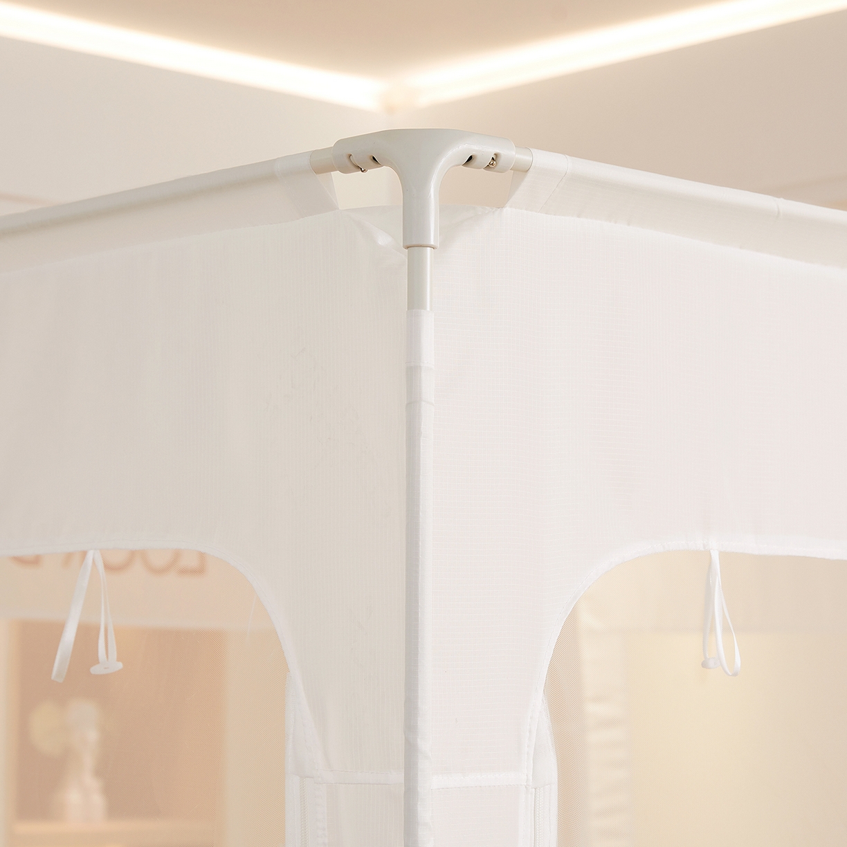 91家纺网 家纺一手货源 找家纺 海虹蚊帐 2026新款2601外穿杆三开U型门一体防尘顶加密纱回底床笠款防摔蚊帐 幸运灰