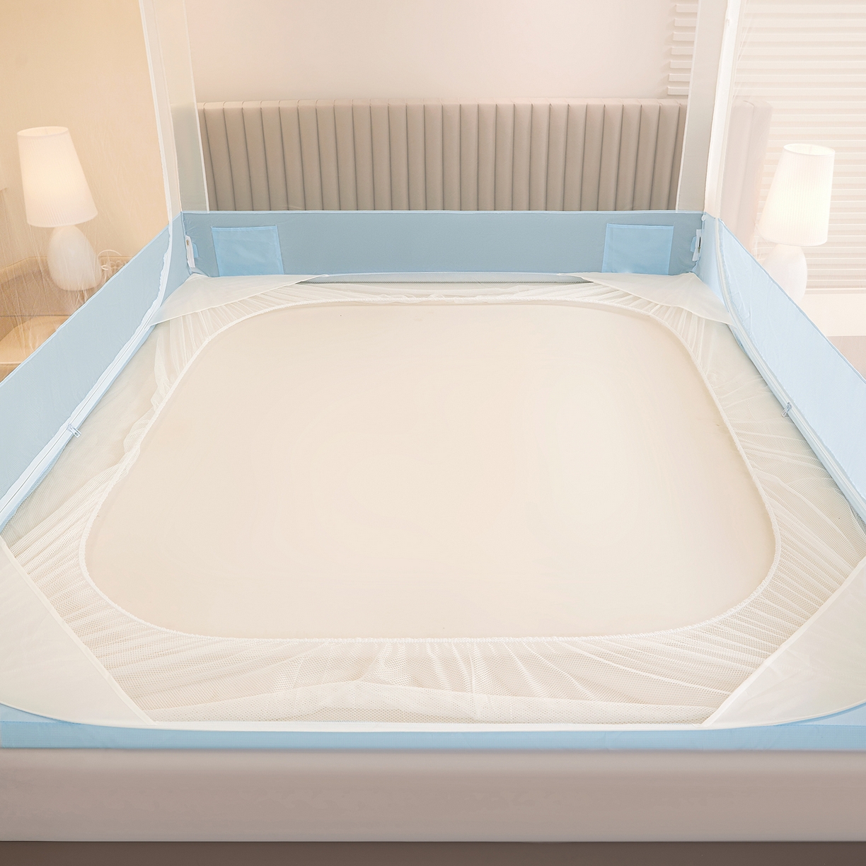 91家纺网 家纺一手货源 找家纺 海虹蚊帐 2026新款2601外穿杆三开U型门一体防尘顶加密纱回底床笠款防摔蚊帐 幸运蓝