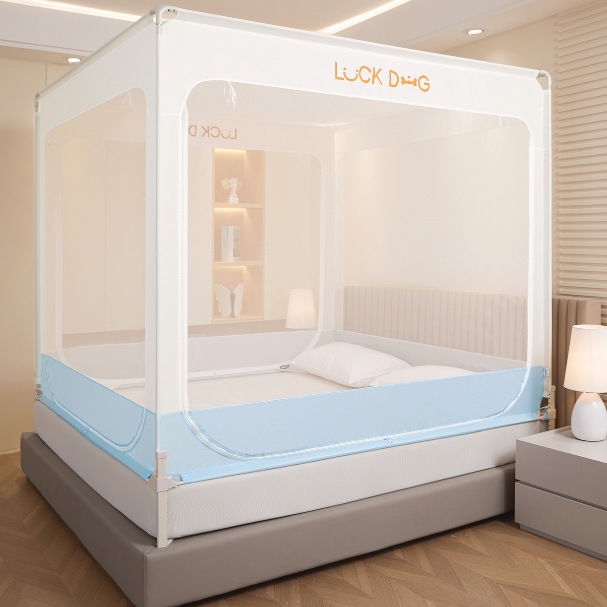 91家纺网 家纺一手货源 找家纺 海虹蚊帐 2026新款2601外穿杆三开U型门一体防尘顶加密纱回底床笠款防摔蚊帐 幸运蓝