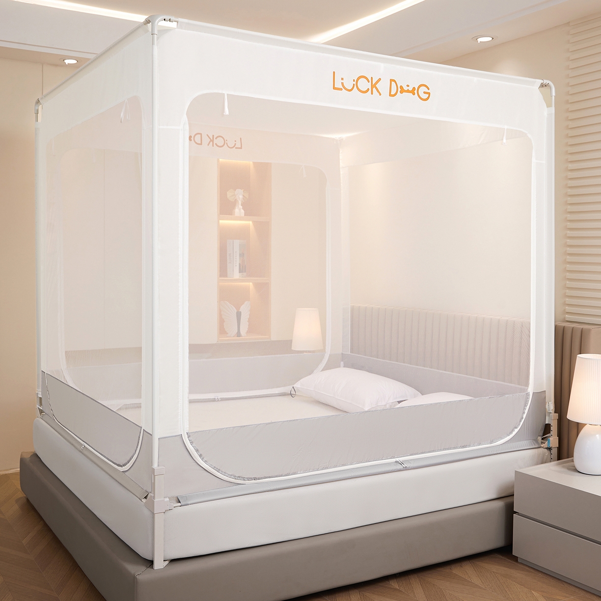 91家纺网 家纺一手货源 找家纺 海虹蚊帐 2026新款2601外穿杆三开U型门一体防尘顶加密纱回底床笠款防摔蚊帐 幸运灰