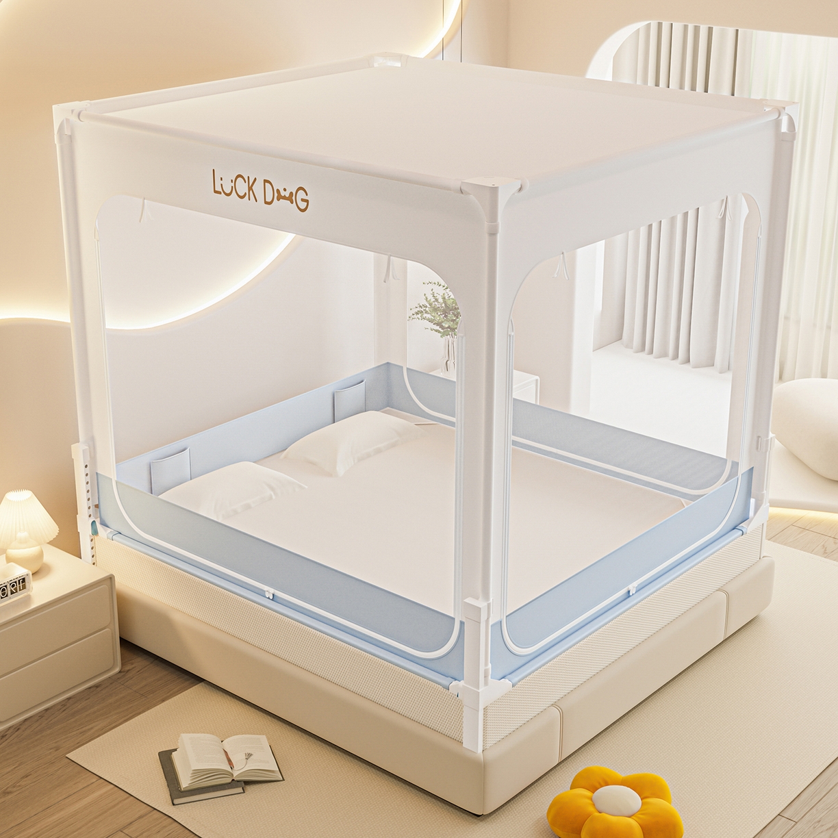 91家纺网 家纺一手货源 找家纺 海虹蚊帐 2026新款2601外穿杆三开U型门一体防尘顶加密纱回底床笠款防摔蚊帐 幸运蓝