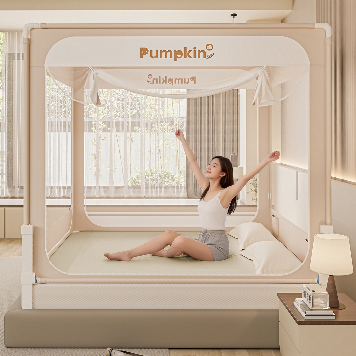 91家纺网 家纺一手货源 找家纺 海虹蚊帐 2026新款2601外穿杆三开U型门一体防尘顶加密纱回底床笠款防摔蚊帐 字母咖