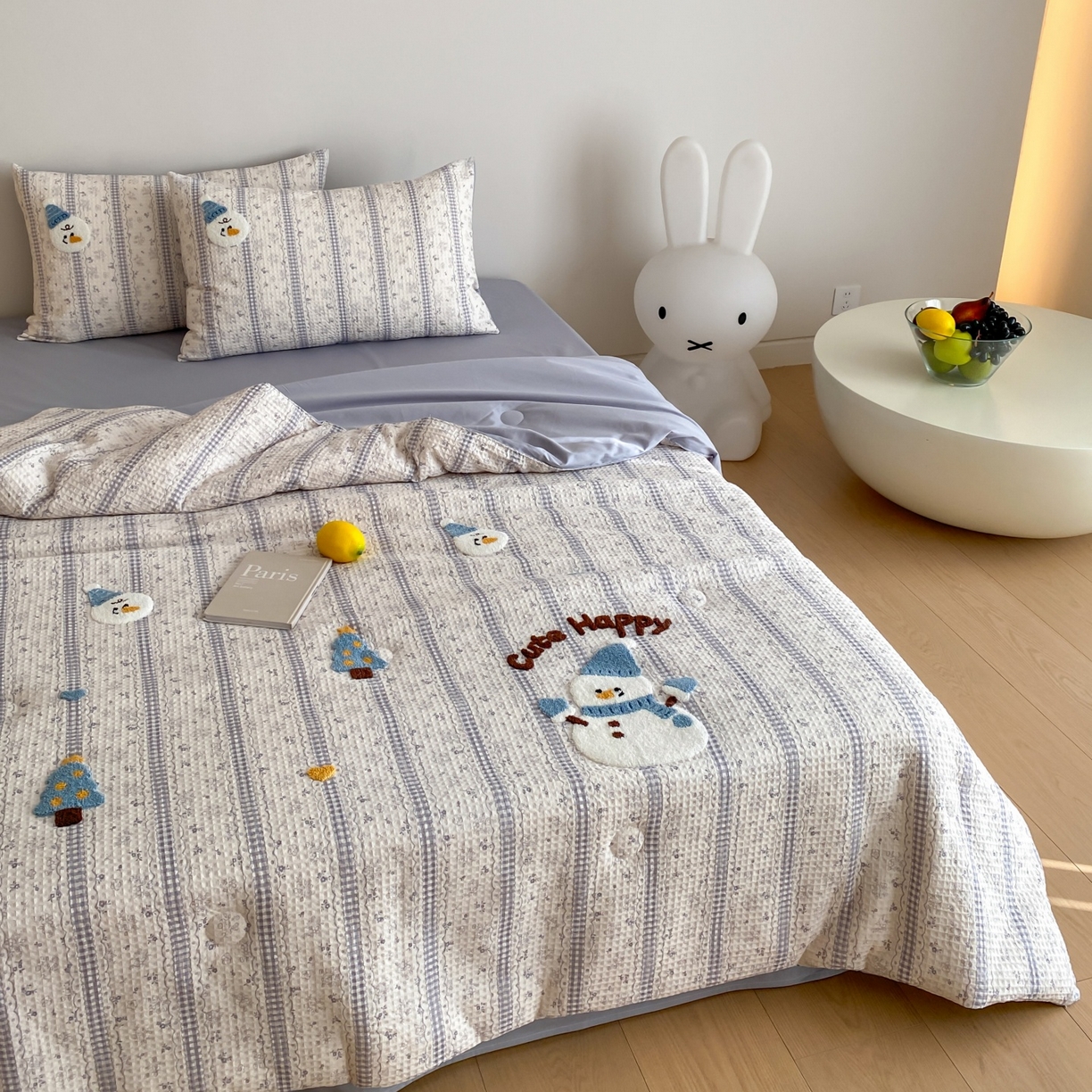 91家纺网 家纺一手货源 找家纺 鸣升家纺 2026新款a类全棉华夫格贴布绣全棉夏被四件套空调被芯夏凉被棉花被 乐天雪人