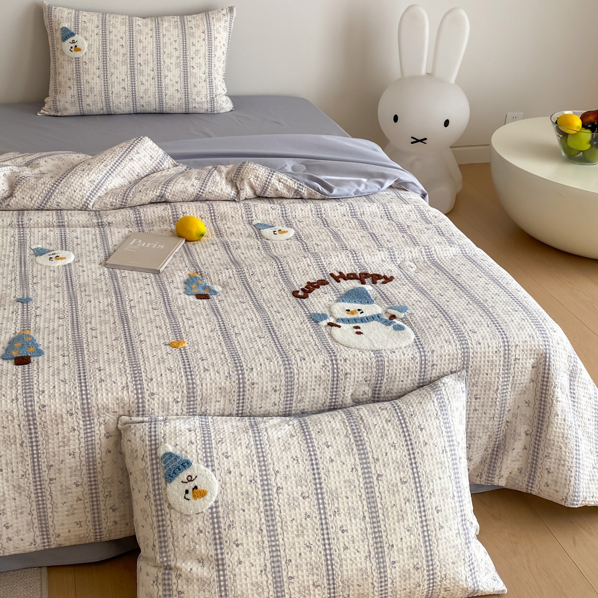 91家纺网 家纺一手货源 找家纺 鸣升家纺 2026新款a类全棉华夫格贴布绣全棉夏被四件套空调被芯夏凉被棉花被 乐天雪人