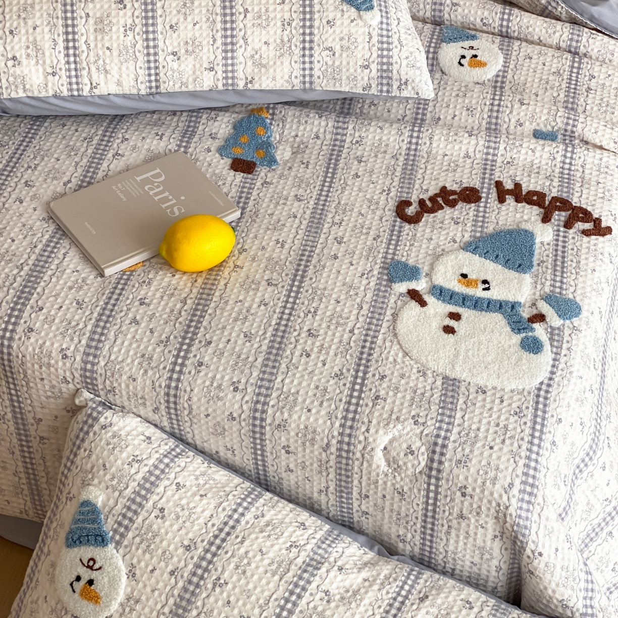 91家纺网 家纺一手货源 找家纺 鸣升家纺 2026新款a类全棉华夫格贴布绣全棉夏被四件套空调被芯夏凉被棉花被 乐天雪人