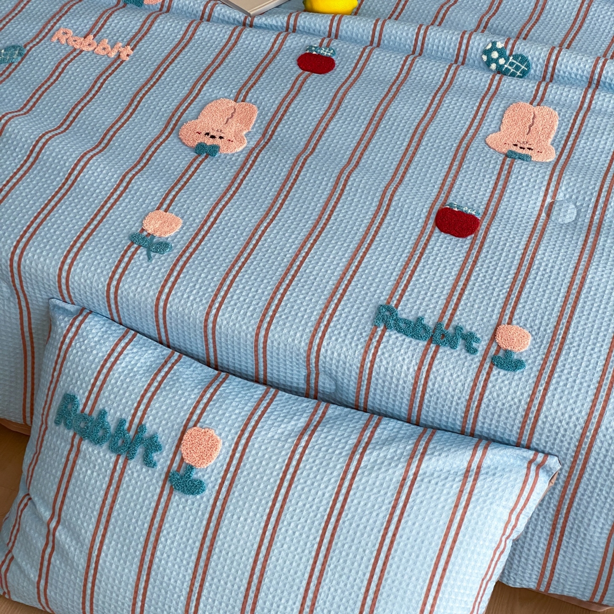 91家纺网 家纺一手货源 找家纺 鸣升家纺 2026新款a类全棉华夫格贴布绣全棉夏被四件套空调被芯夏凉被棉花被 平安兔