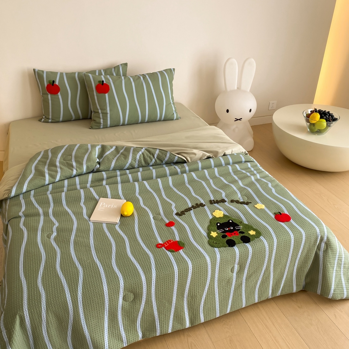 91家纺网 家纺一手货源 找家纺 鸣升家纺 2026新款a类全棉华夫格贴布绣全棉夏被四件套空调被芯夏凉被棉花被 圣诞猫