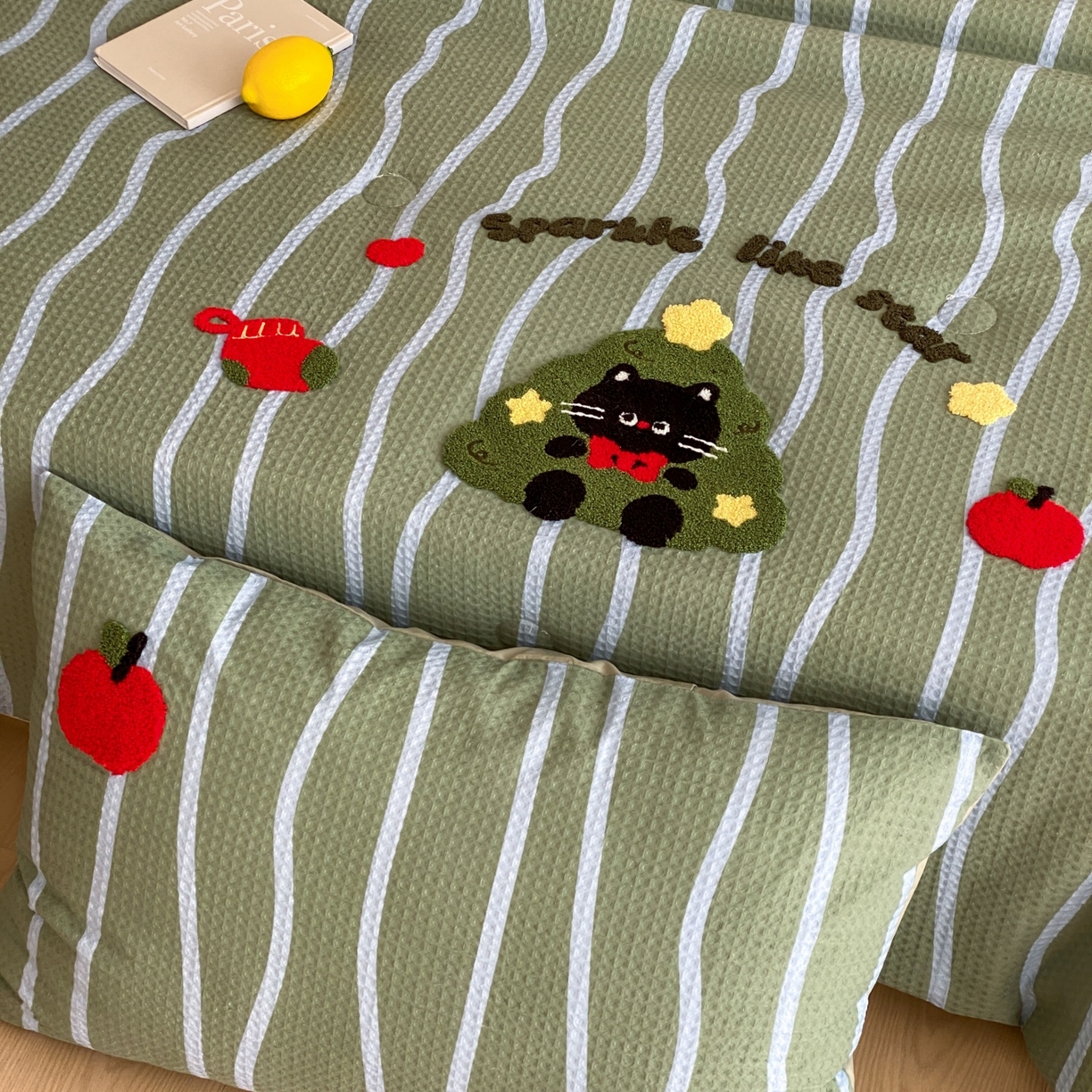 91家纺网 家纺一手货源 找家纺 鸣升家纺 2026新款a类全棉华夫格贴布绣全棉夏被四件套空调被芯夏凉被棉花被 圣诞猫