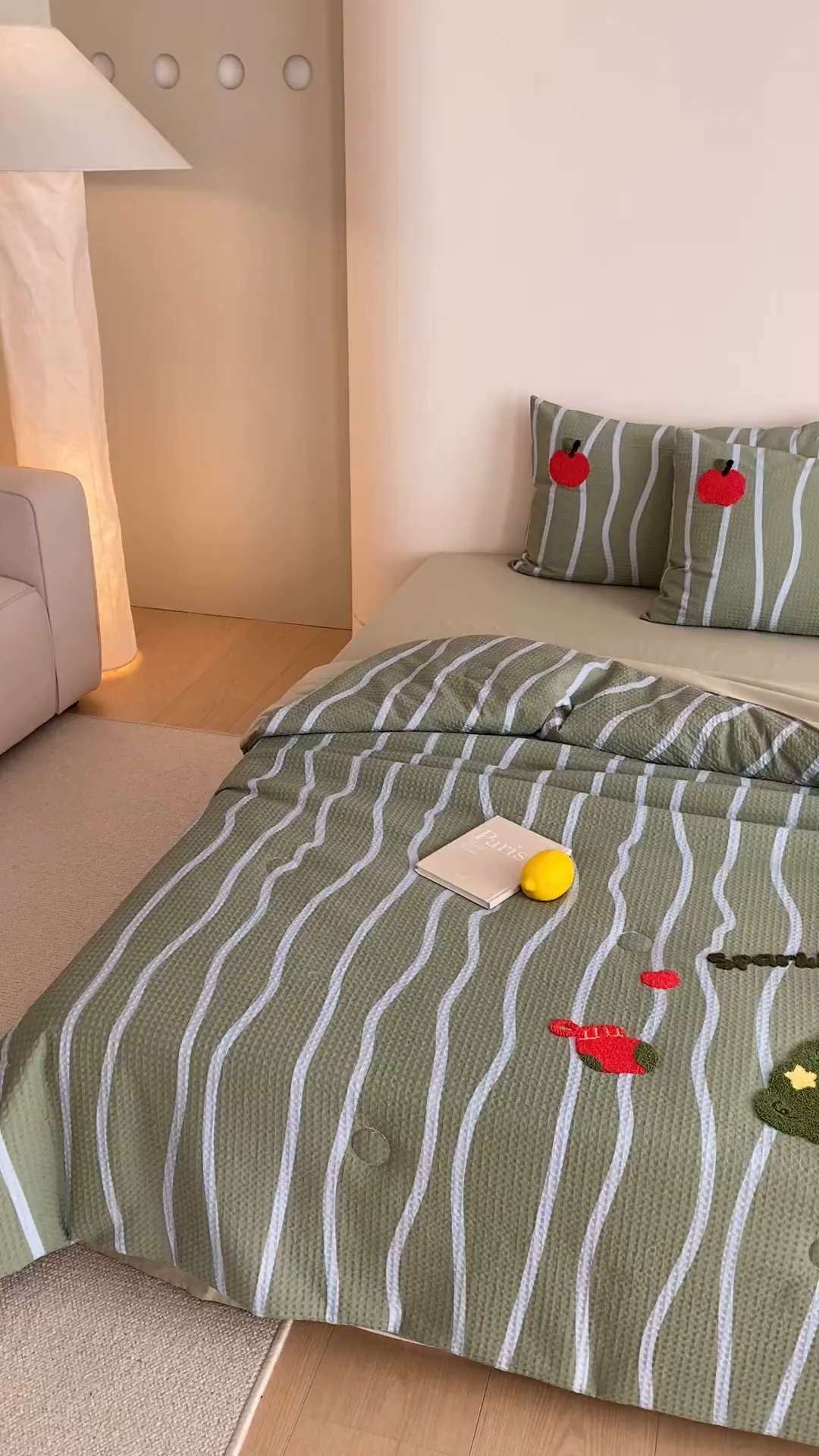 91家纺网 家纺一手货源 找家纺 鸣升家纺 2026新款a类全棉华夫格贴布绣全棉夏被四件套空调被芯夏凉被棉花被 圣诞猫